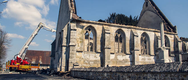 Un incendie a recemment touche l'eglise Saint-Pierre de Romilly-la-Puthenaye (Eure).
