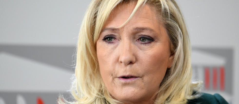 Tribune de "militaires": pour Marine Le Pen aussi, la guerre civile "couve"