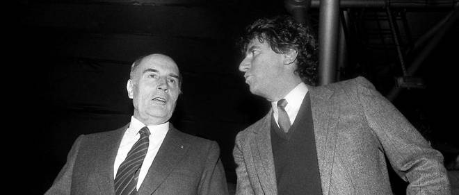 Francois Mitterrand, premier president socialiste de la Ve Republique, en 1984, au cote de son populaire ministre de la Culture, Jack Lang.
