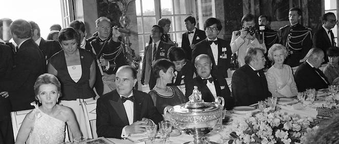 Francois Mitterrand lors d'un diner a Versailles en 1982.
