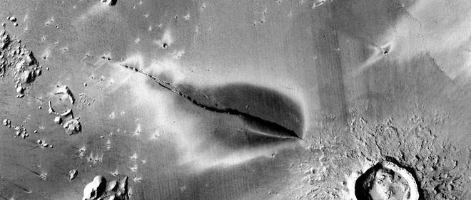 Un depot volcanique explosif recent aurait ete decouvert sur Mars autour d'une fissure du systeme Cerberus Fossae.
