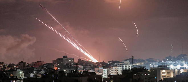 Des roquettes tirees le 14 mai de la bande de Gaza en direction d'Israel.
