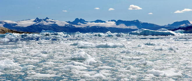 La surface de la calotte glaciaire du Groenland s'est rechauffee d'au moins 2,7 ?C depuis 1982.
