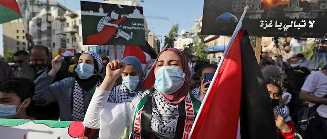 Une manifestante palestinienne manifeste a Ramallah en soutien a la population de Gaza, le 20 mai 2021. 
