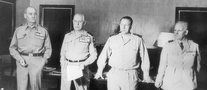Le << quarteron >> de generaux putschistes Edmond Jouhaud, Raoul Salan, Maurice Challe et Andre Zeller, en avril 1961 a Alger.
