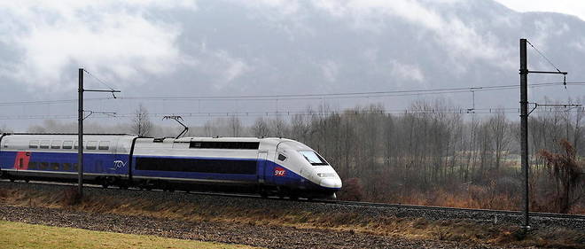 Le TGV francais a atteint la vitesse de 574,8 km/h en 2007, faisant de lui le deuxieme train le plus rapide au monde.

