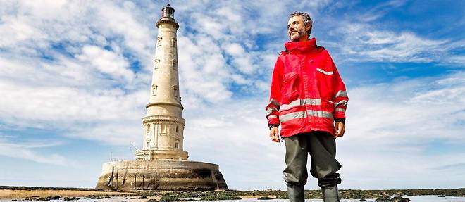  Pierre Cordier, l’un des gardiens du phare de Cordouan, érigé en 1611 à plus de 7 kilomètres des côtes.  ©Sebastien ORTOLA / REA
