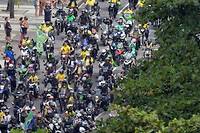 Br&eacute;sil: Bolsonaro harangue la foule &agrave; moto en pleine pand&eacute;mie