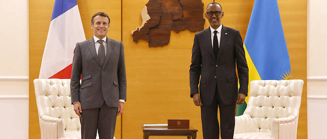 Le president rwandais, Paul Kagame, et son homologue francais, Emmanuel Macron, lors de la conference de presse commune a Kigali.
