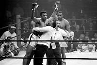 Le 25 mai 1965, Mohamed Ali triomphe, un peu facilement, de Sonny Liston, à Lewiston (Maine).
