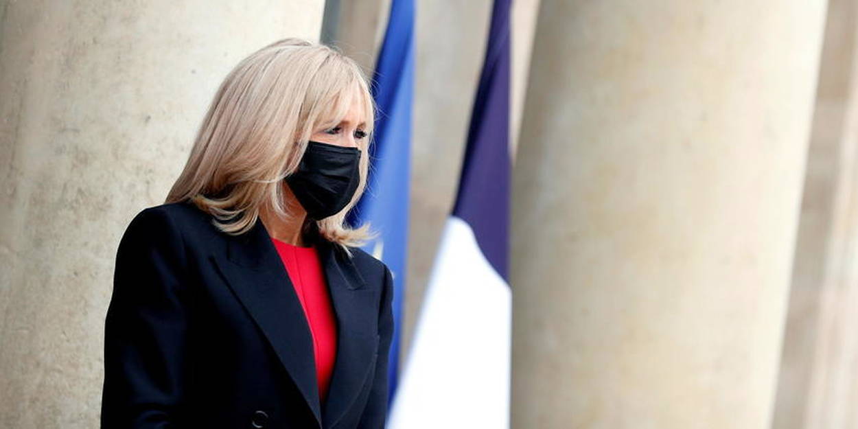 Brigitte Macron Fan D Asterix Avec Bonemine On Se Comprend Le Point