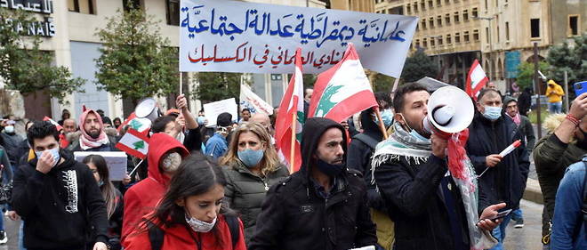 Tirailles entre un effondrement economique et une crise politique, les Libanais ont manifeste ces derniers mois contre la classe dirigeante et sa gestion de l'epidemie.
