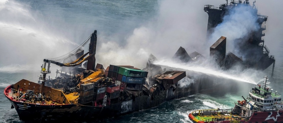 Sri Lanka: le feu eteint apres 13 jours d'incendie sur le navire en perdition