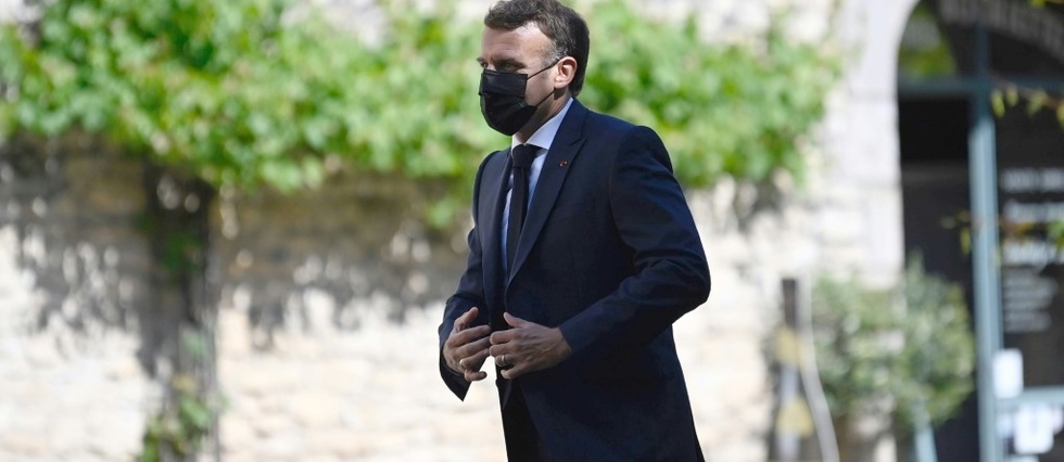 Macron annonce des "decisions difficiles" et ne se prononce pas sur la presidentielle