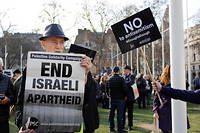 Manifestation entre opposants et partisans du Parti travailliste, accuse d'antisemitisme, a Londres, le 26 mars 2018.
