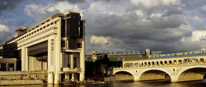 Bercy veut que Paris devienne << le premier centre financier mondial de la finance a impact >>.
