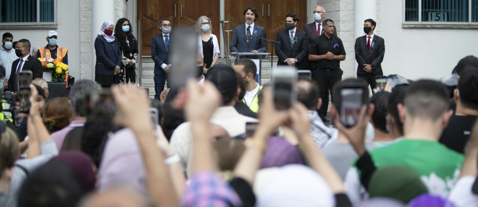 Hommage de milliers de Canadiens a une famille musulmane tuee