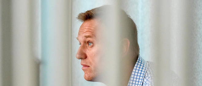 Alors qu'il purge une peine de deux ans et demi de prison pour une affaire de fraude qu'il juge politique, Alexei Navalny a aussitot fait savoir sur Instagram qu'il << ne reculera pas >>.
