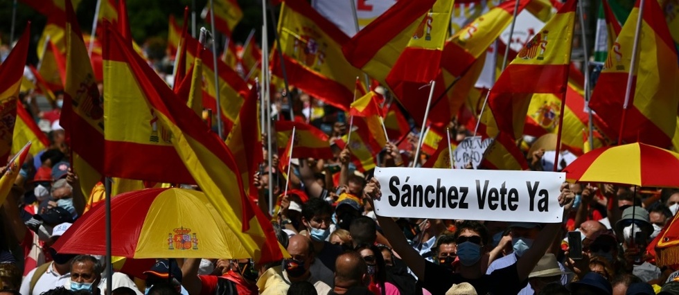 Espagne: la droite dans la rue contre la grace des independantistes catalans