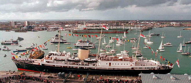 Le << Britannia >> a quai a Portsmouth (sud de l'Angleterre), le 22 novembre 1997. Il sera desarme le mois suivant en presence de la reine, qui l'avait baptise.
