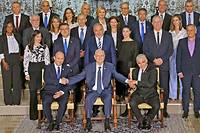 Un gouvernement entre en fonction en Isra&euml;l, le premier sans Netanyahu en 12 ans