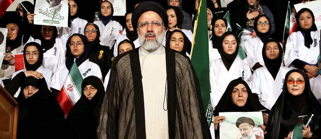 L'ultraconservateur Ebrahim Raeissi, ici en 2017, est influence par les theories de l'ayatollah Taqi Mesbah-Yazdi  selon lesquelles le caractere islamique du pouvoir en Iran doit prendre le pas sur son cote republicain. 
