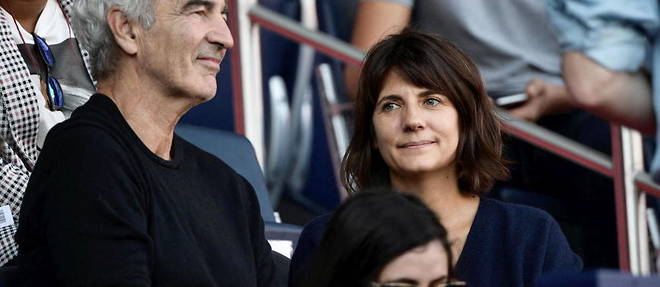 Raymond Domenech et Estelle Denis en 2019.
