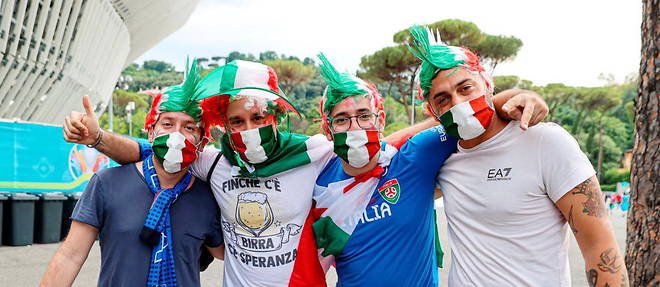 Supporteurs de l'Italie lors du match d'ouverture contre la Turquie au Stadio Olimpico a Rome, le 11 juin 2021.
