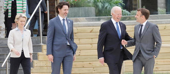 Ursula von der Leyen, Joe Biden, Emmanuel Macron et Justin Trudeau lors du G7 en Cornouailles, le 11 juin 2021.
