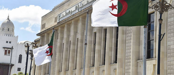 Avec 105 sieges, le FLN reste le premier parti au Parlement algerien.
