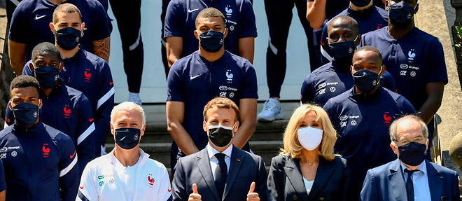 Macron est alle rendre visite aux Bleus a Clairefontaine, le 10 juin dernier.
