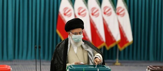 L'Iran elit son president, l'ultraconservateur Raissi grand favori