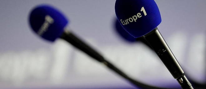 Les salaries d'Europe 1 protestent contre la mise a pied d'un journaliste, alors que les tensions se multiplient au sein de la station sur fond de rapprochement avec la chaine d'informations CNews.
