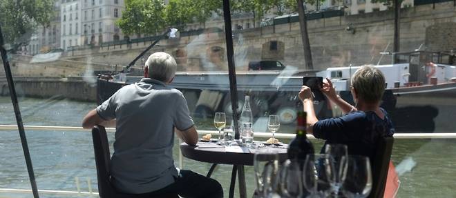 Les Bateaux Parisiens voguent a nouveau sur la Seine pour... les Parisiens