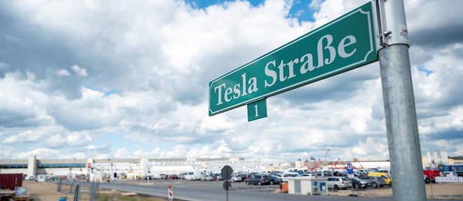 La route qui mene a la future usine geante de Tesla a Grunheide, dans le Brandenbourg, a deja ete baptisee.  
