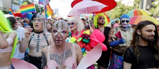 Des milliers de participants a la Gay Pride de Varsovie
