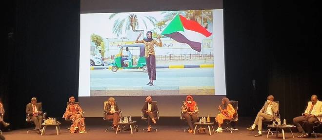 L'Institut du monde arabe a organise le 18 mai dernier une rencontre autour des << Voix de la revolution soudanaise >> afin de mettre en lumiere la maniere dont chacun a vecu ce bouleversement societal, les espoirs que celui-ci a fait naitre et les premiers succes de la transition politique alors que les defis qui attendent encore le pays sont nombreux.
