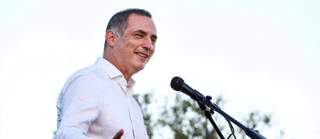 Avec 29 % des voix, le president sortant de l'executif, l'autonomiste Gilles Simeoni, maintient son hegemonie sur le paysage politique insulaire.
