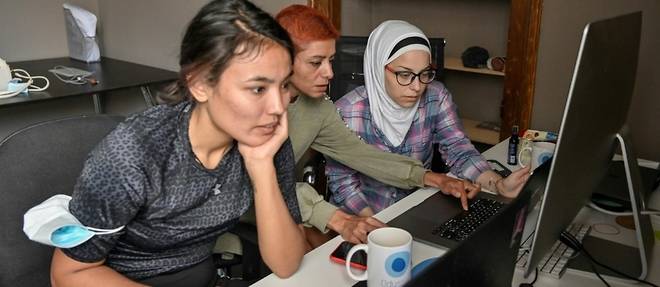 En Grece, de jeunes refugiees s'engagent pour l'egalite des genres