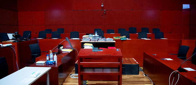 Le proces de << l'affaire Troadec >> se tient a la cour d'assises de Nantes.
