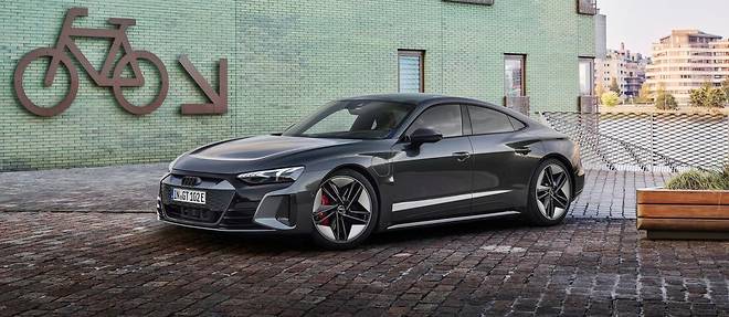 Audi, filiale de Volkswagen, a annonce se concentrer sur de nouveaux modeles electriques a partir de 2026, et la fin de production de voitures equipees des traditionnels moteurs a combustion d'ici 2033.
