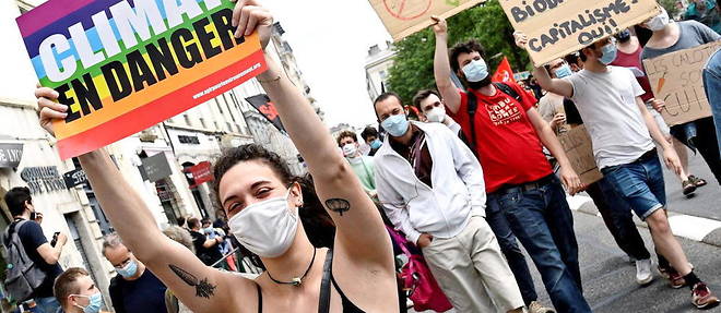 A travers le globe, et notamment en France, des manifestations pour la defense du climat se sont multipliees ces dernieres annees.

