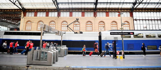 un TGV a ete la cible de tirs d'armes a feu au moment de son entree en gare de Marseille Saint-Charles, mercredi soir.
