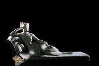 Pauline Bonaparte, princesse Borghese, la sœur chérie de Napoléon, est déifiée en Vénus par le sculpteur Antonio Canova, en 1808.
