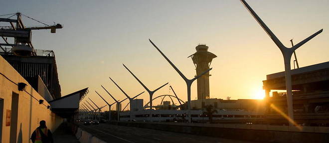 L'avion a ete reconduit a sa porte de depart, a l'aeroport de Los Angeles (illustration).
