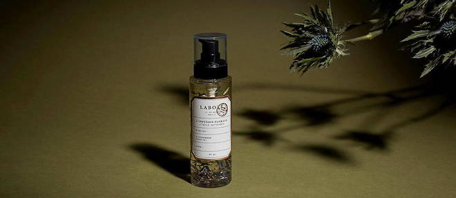 A contre-courant de l'industrie de la beaute, Lucile Battail propose des produits concus sur place et sur mesure. Ici: l'infusion florale, pour demaquiller et nettoyer la peau en douceur. 
