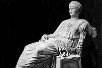 En assassinant son mari, en 54, Agrippine (photo, statue antique
conservée aux musées du Capitole) rétablit sur le trône la lignée
d’Auguste.

