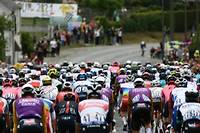 Tour de France: garde &agrave; vue prolong&eacute;e de la femme &agrave; l'origine d'une chute massive