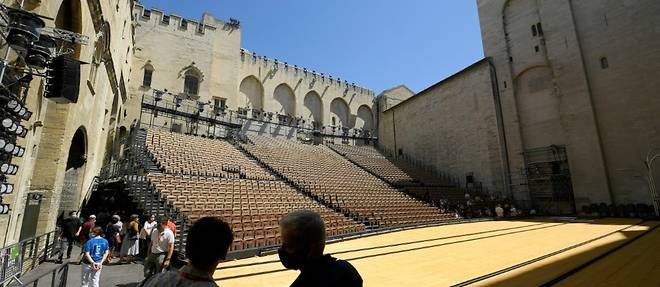 Theatre: Avignon renoue avec son festival, se dote d'un nouveau directeur