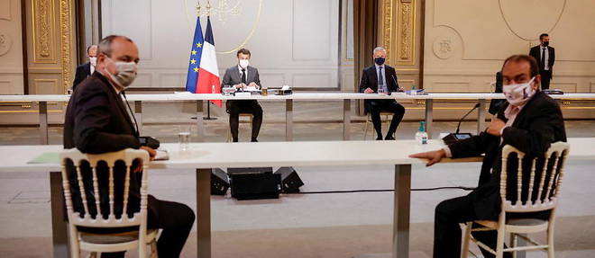 Emmanuel Macron a recu les partenaires sociaux a l'Elysee mardi 6 juillet pour preparer la fin de son quinquennat.  

